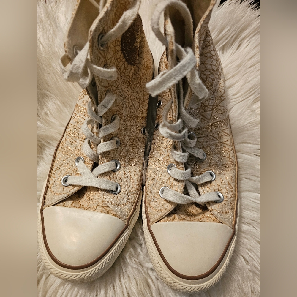 Gold Chuck Taylor All Star Converse sz. 8